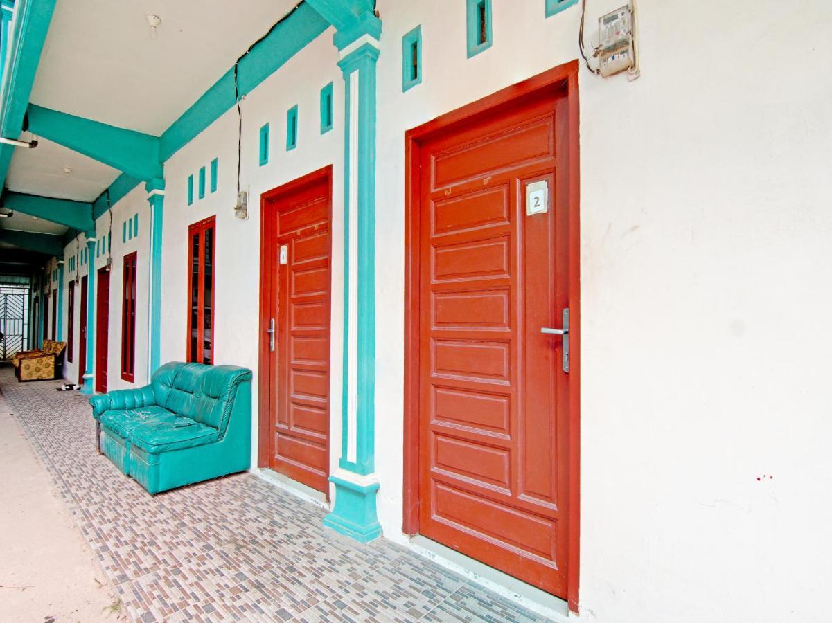 Oyo 90752 Ridho Guest House Syariah Dumai Luaran gambar